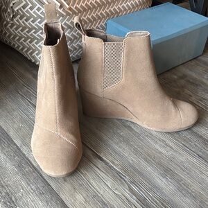 Elegant Tan Wedge Ankle Boots